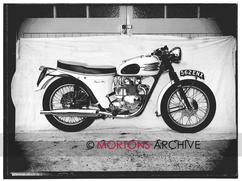 099 T90 1 
 TRIUMPH 1963 349cc "Tiger 90" 
 Keywords: Classic Images - Tried and Tested, Glass plate, Mortons Archive, Mortons Media Group