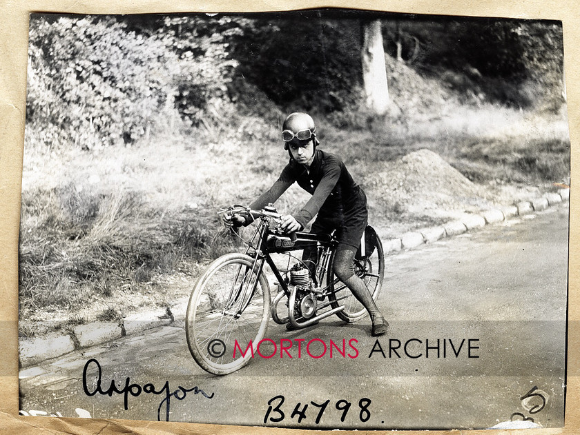 064 SFTP SMALL 2 
 Record breakers, Arpajon August 1930 - 
 Keywords: 2012, December, Mortons Archive, Mortons Media Group, Straight from the plate, The Classic MotorCycle